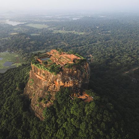Sundaras Sigiriya Jungles Caves Resort ダンブッラ エクステリア 写真
