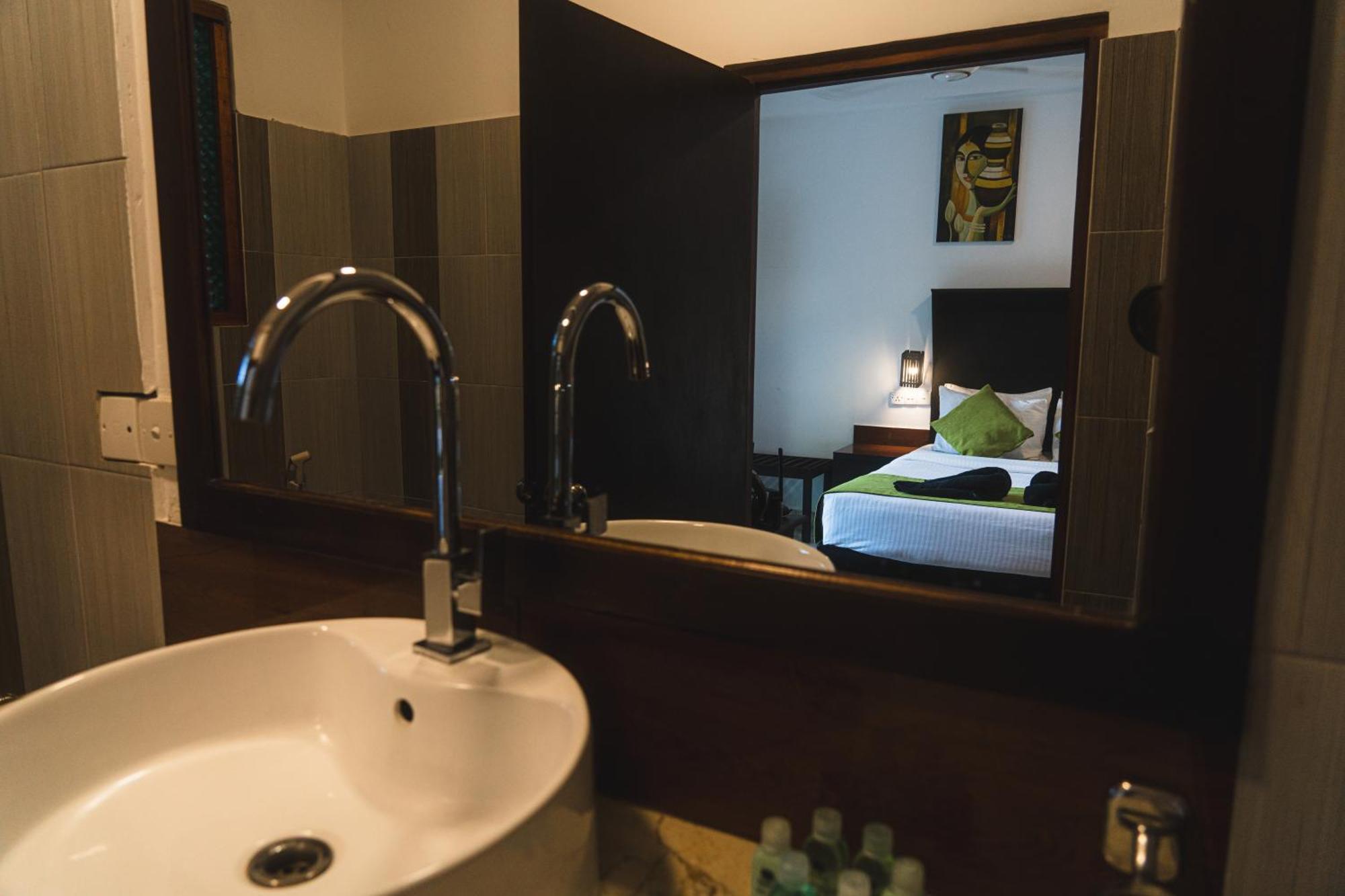 Sundaras Sigiriya Jungles Caves Resort ダンブッラ エクステリア 写真